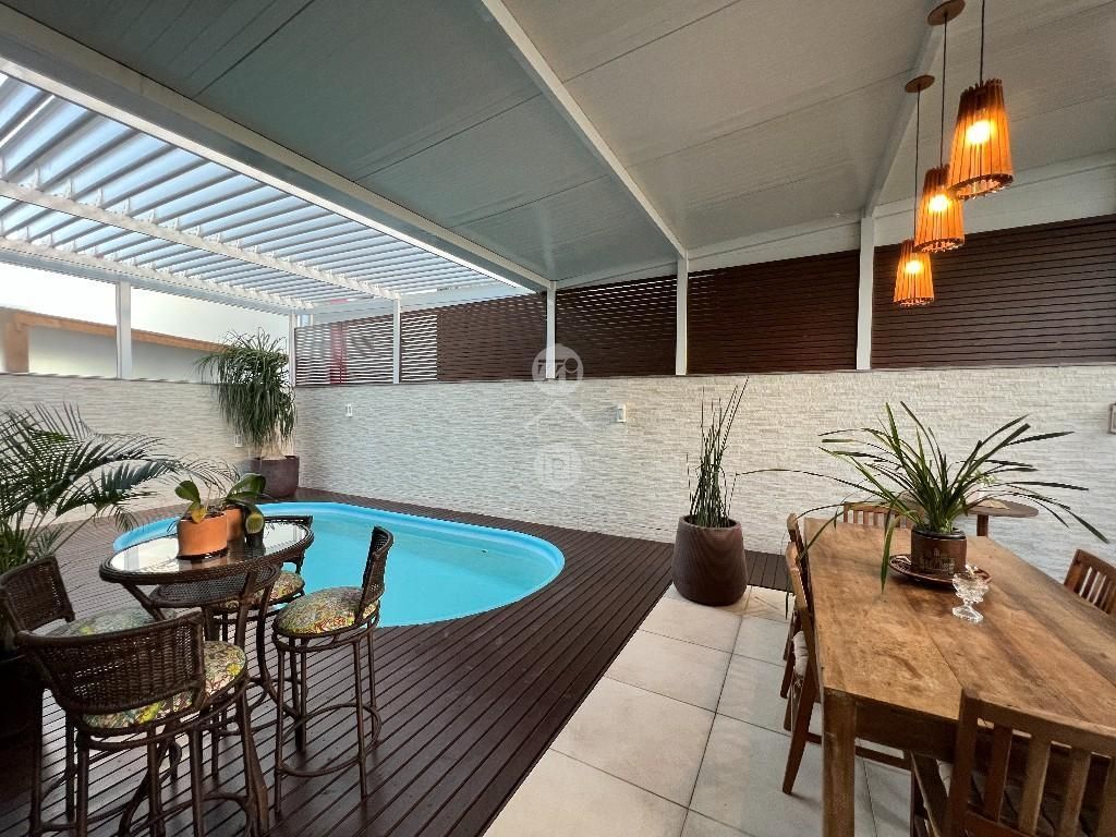 Casa em Pedra Branca, Palhoça. 3 quartos, 240m². Imagem 2 de 10